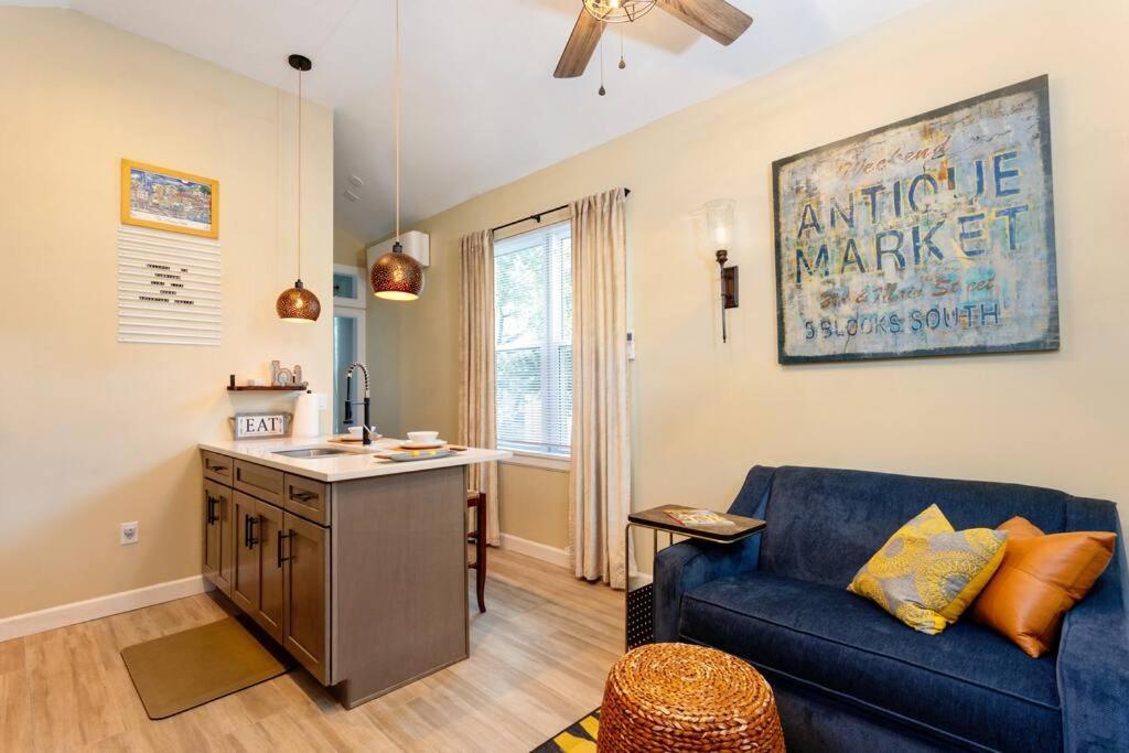 Downtown Tiny Life - Experience Tiny Living! Ferienhaus *